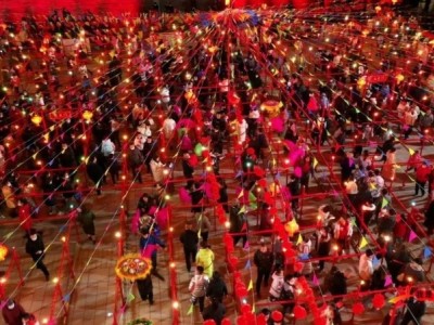 '闹秧歌","转九曲"已成为陕北